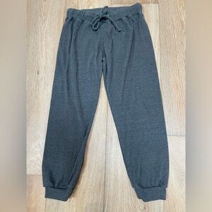 Perfect White Tee Cozy Gray Ribbed Jogger Pants size Small